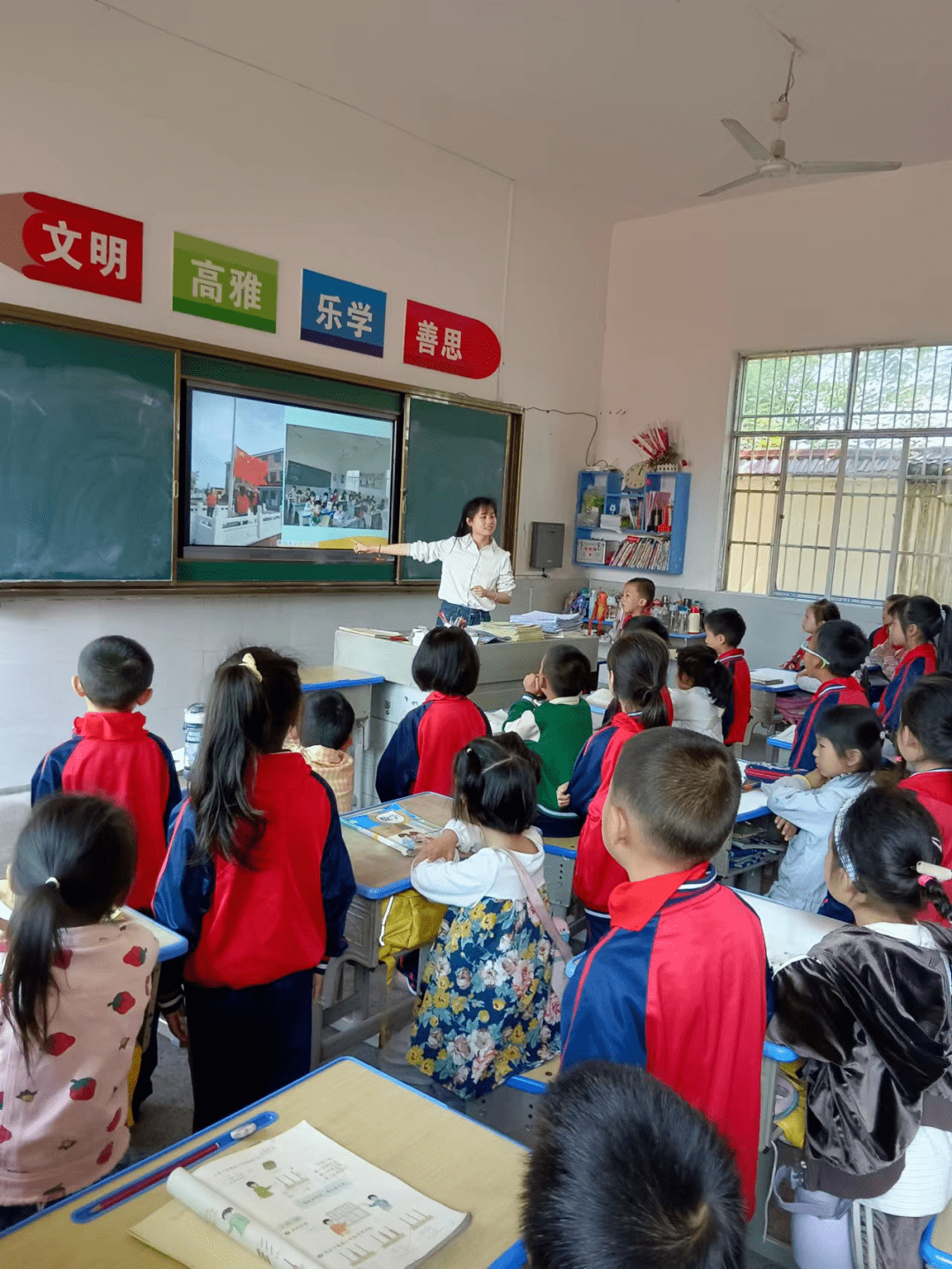 永新县龙门镇中心小学举行"参观小学初体验,幼小衔接促成长!