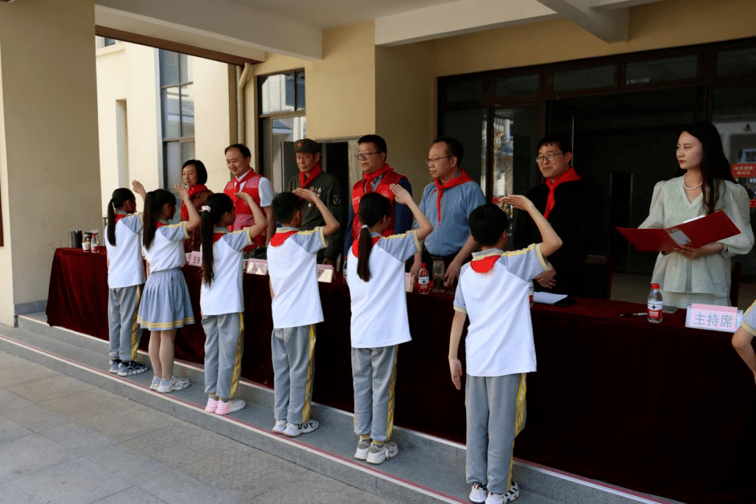 校园吹响"戎耀沙澧"老兵宣讲团深入召陵中学作红色宣讲_刘银_同学