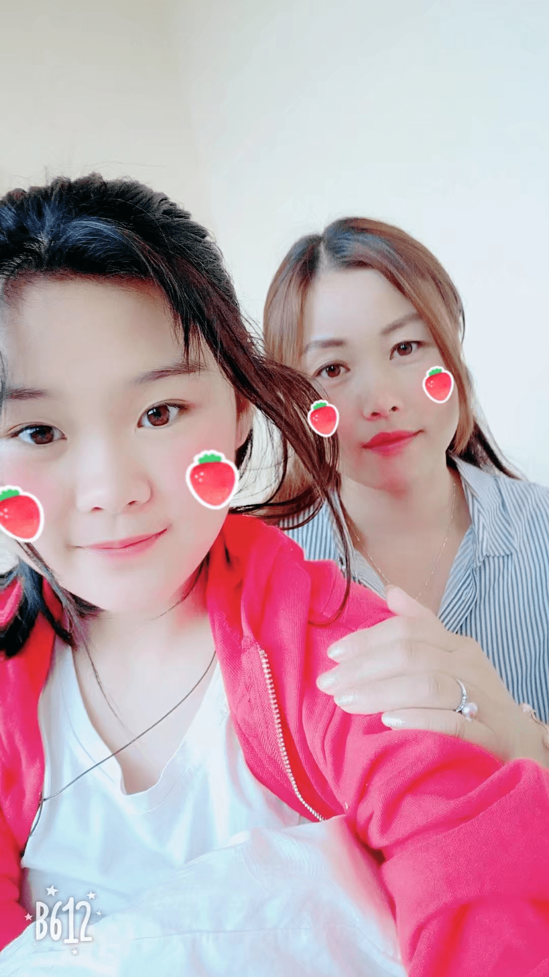 业务2232班 王菲我的我的妈妈是母女、是朋友、也是姐妹,我们可以一起逛