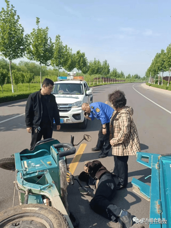 执法途中路遇老人车祸受伤 安丘城管暖心救助_群众_肖华_韩怀高