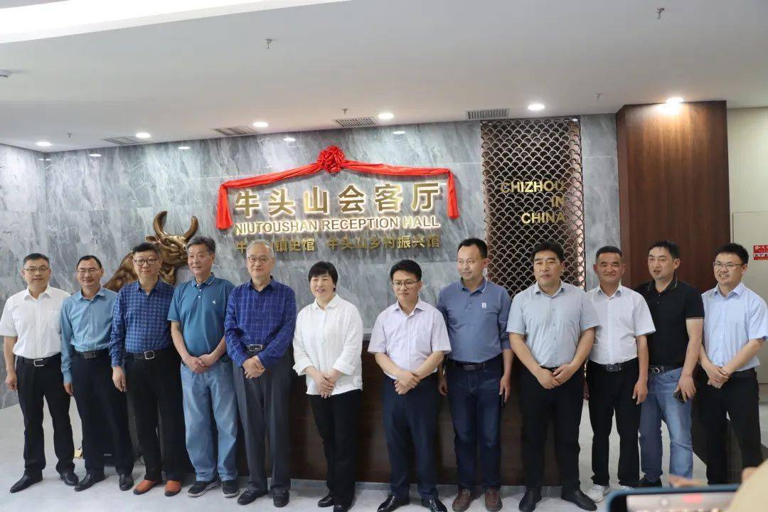 贵池区委常委,区政府副区长汪赛荣,区委常委,宣传部部长黄秋龙,区委