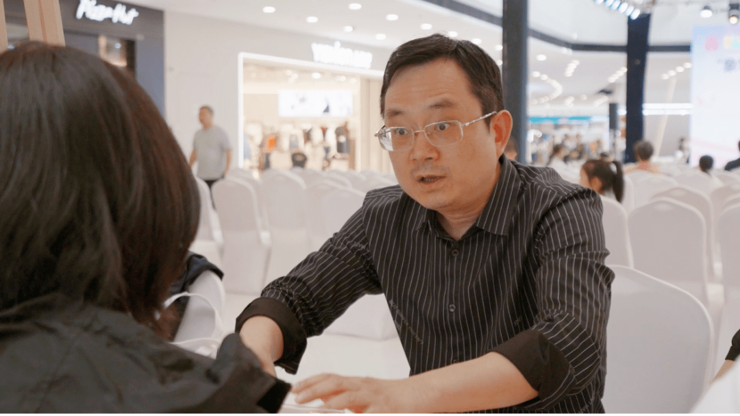 96县人民政府副县长潘多致辞潘多副县长充分肯定了县妇联在特色家庭