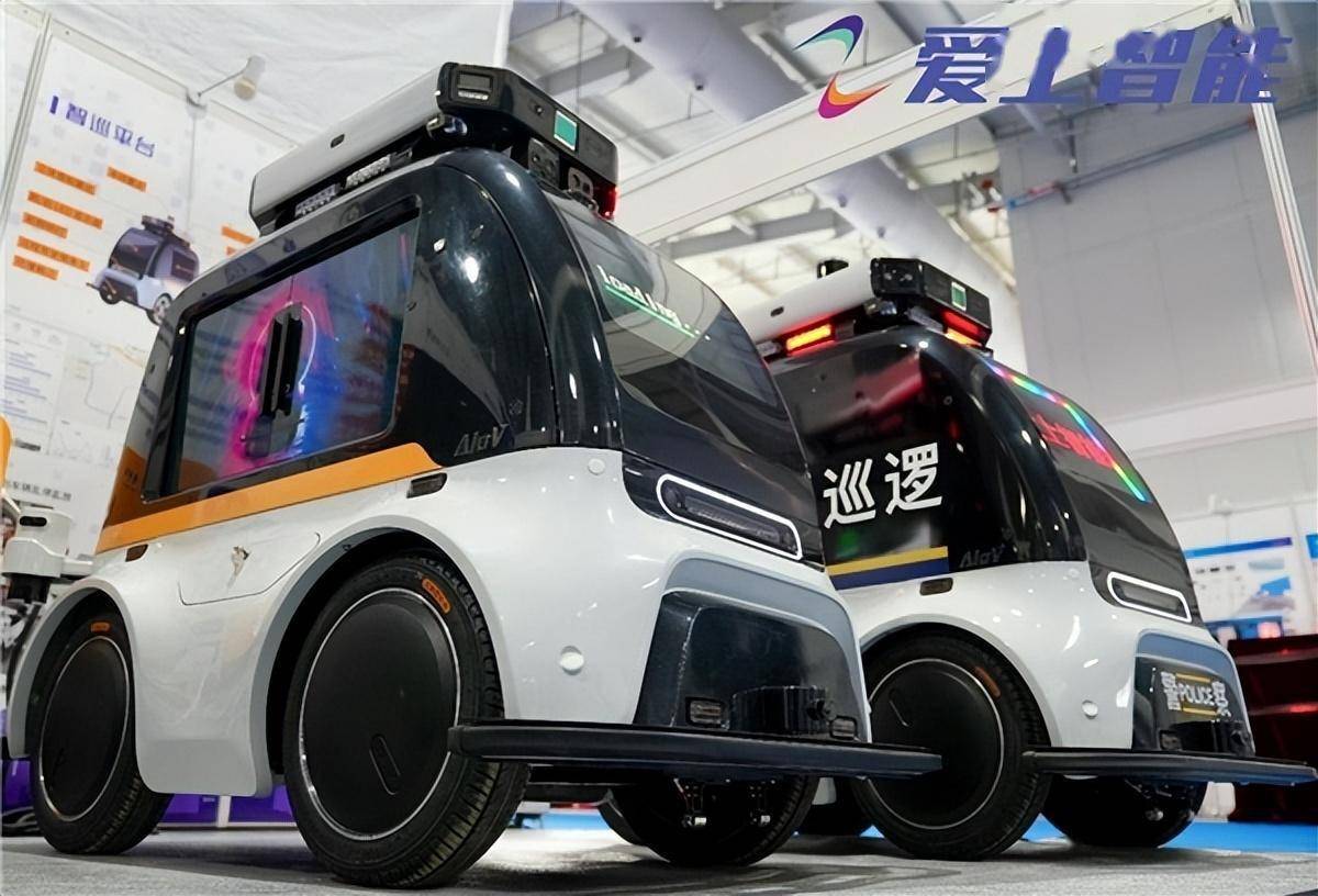 带来"灵犬"系列产品,其创新性的工程化车联网系统,车辆集群调度系统