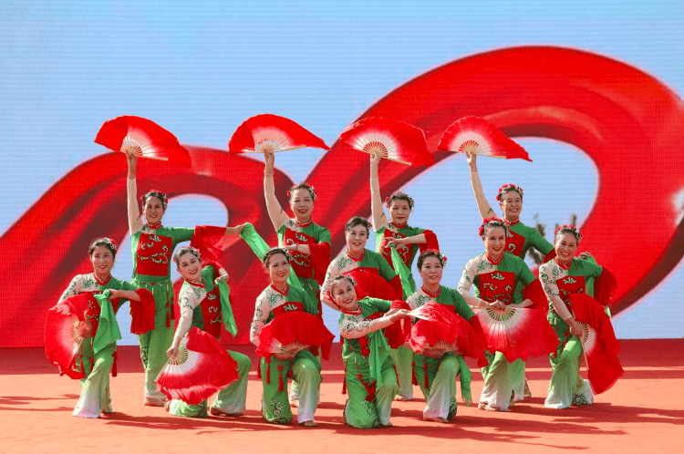 “5·15一起舞”全民齐跳健康舞半岛体育展演活动 在青岛举行(图9)