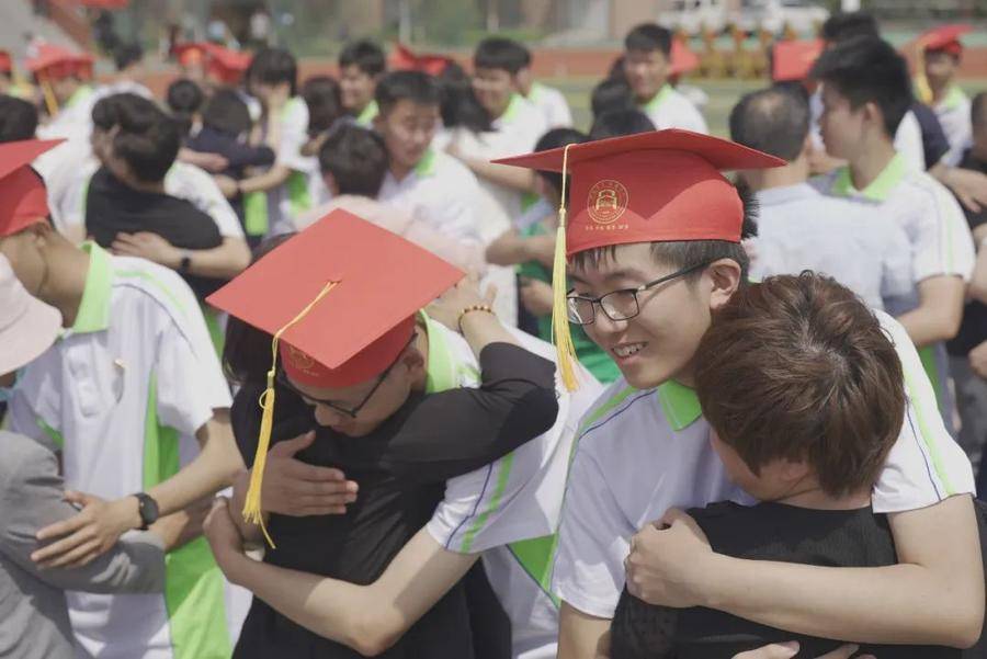 济阳闻韶中学第三届十八岁成人礼仪式隆重举行_青春_梦想_祝福