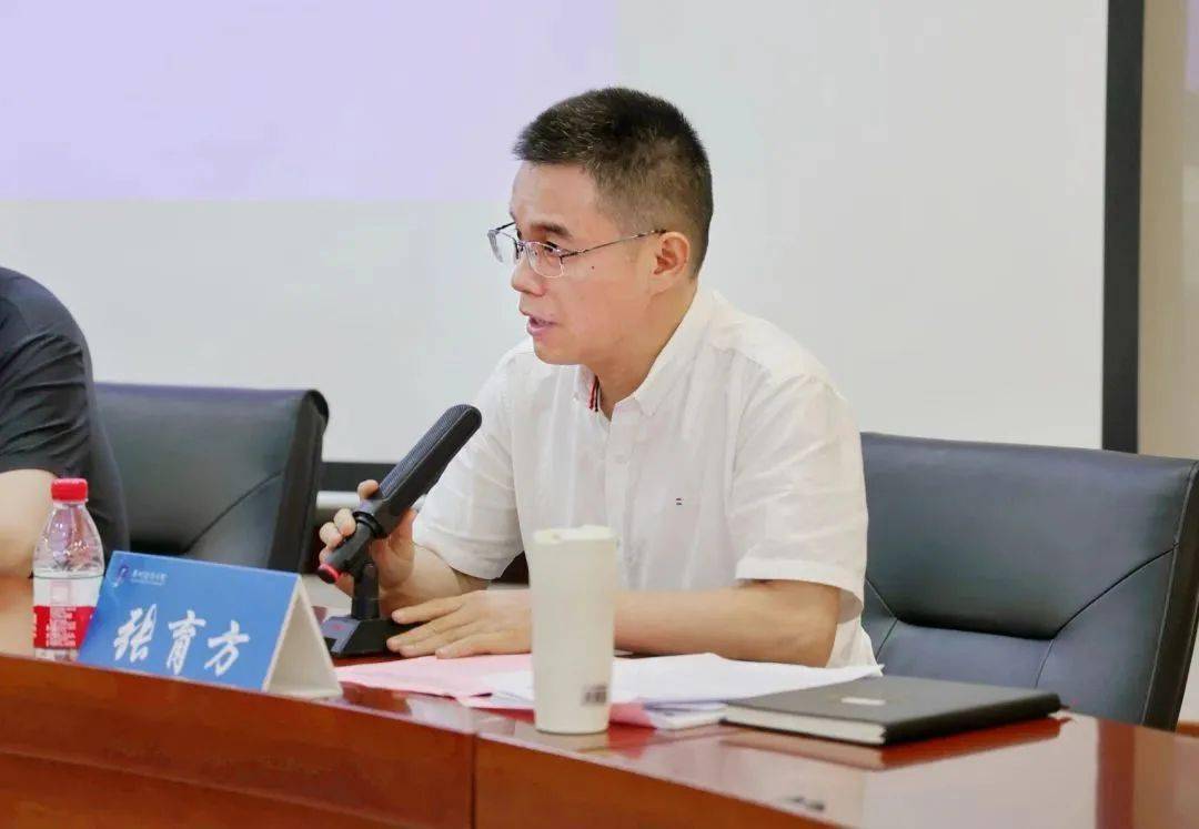 副校长 张育方学生工作部(处)部(处)长廖远胜全面介绍了2022年学校