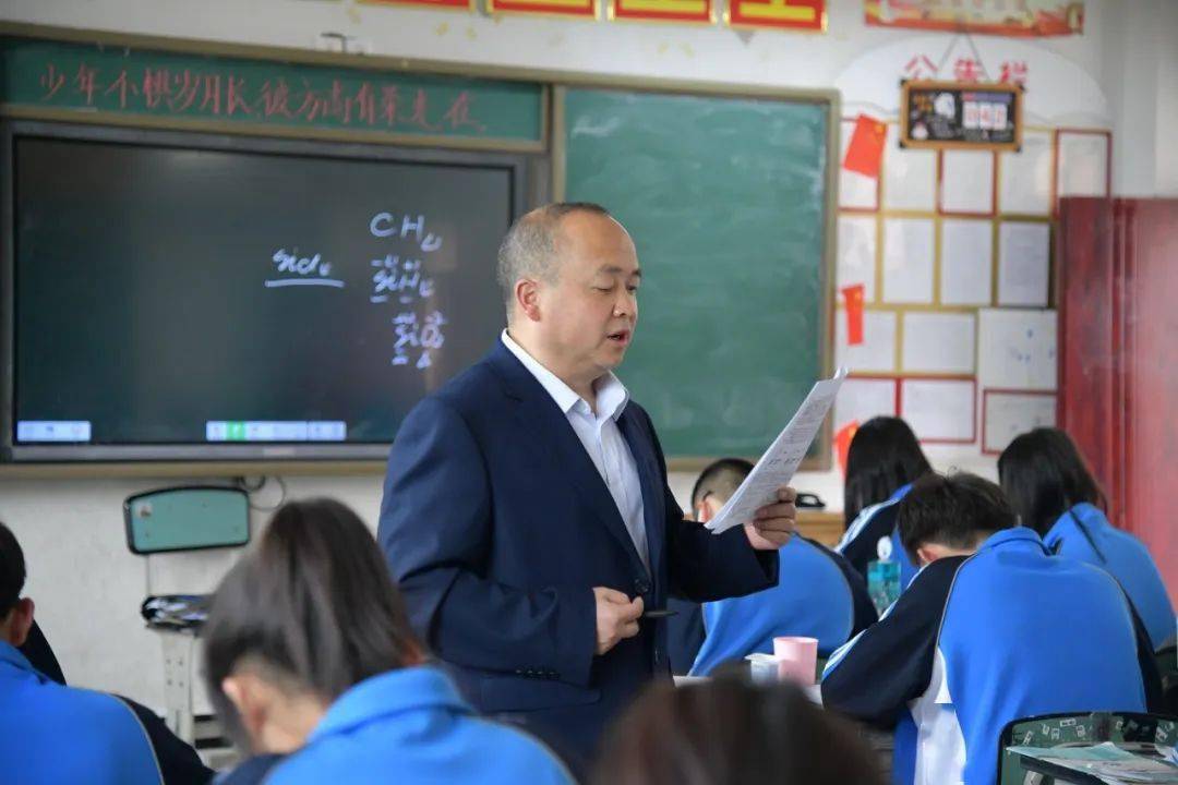 遇见最美的你丨毕节东辰初中分校优秀教师蒋仕中_教学_教育_孩子