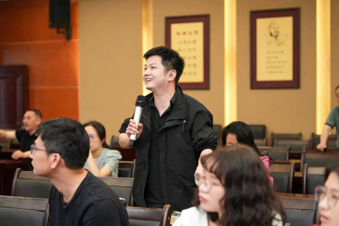 常德部分本土作家留影来源|常德市丁玲纪念馆编辑|彭曌 审核|李晴常德