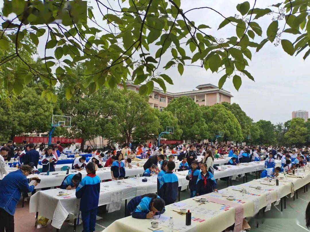 【时讯】三穗县举办首届千名青少年现场书画大赛_中华民族_主题_作品