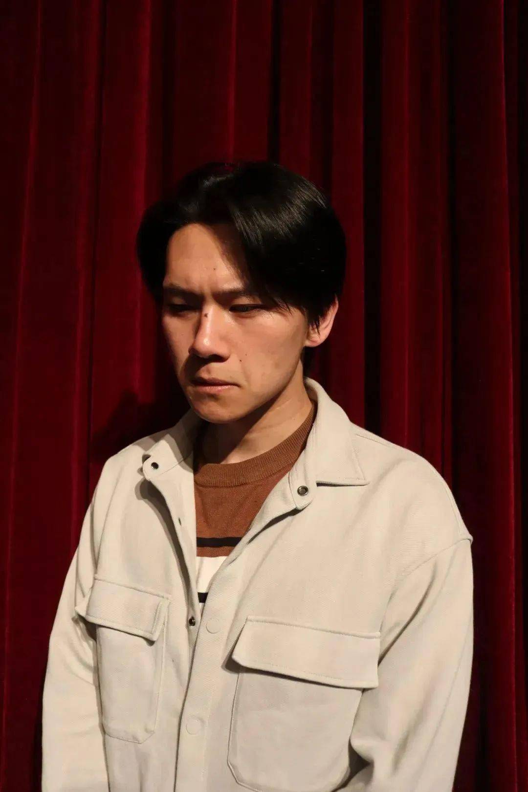 廖俊杰饰父亲滑动查看更多《母亲的节日》优柔寡断,任劳任怨的母亲