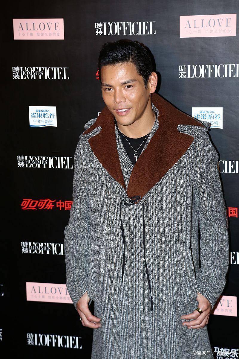 向佐再次被曝上夜店4辣妹包围 网友心疼郭碧婷:好男人谁去这?