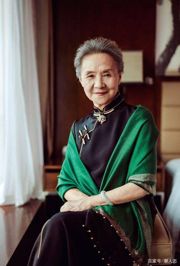 泛亚电竞耄耋之年芳华依旧！84岁中国奶奶无惧年龄穿衣打扮赛过同龄人(图2)