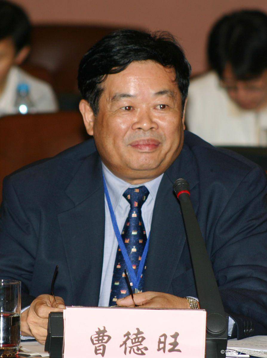 潘石屹给哈佛高调捐款6个亿,辩称钱给了教育,曹德旺公开评价潘石屹:瞧