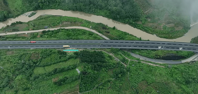 PP电子中国最美公路 包茂高速公路——飞跃南北的纵横线(图1)