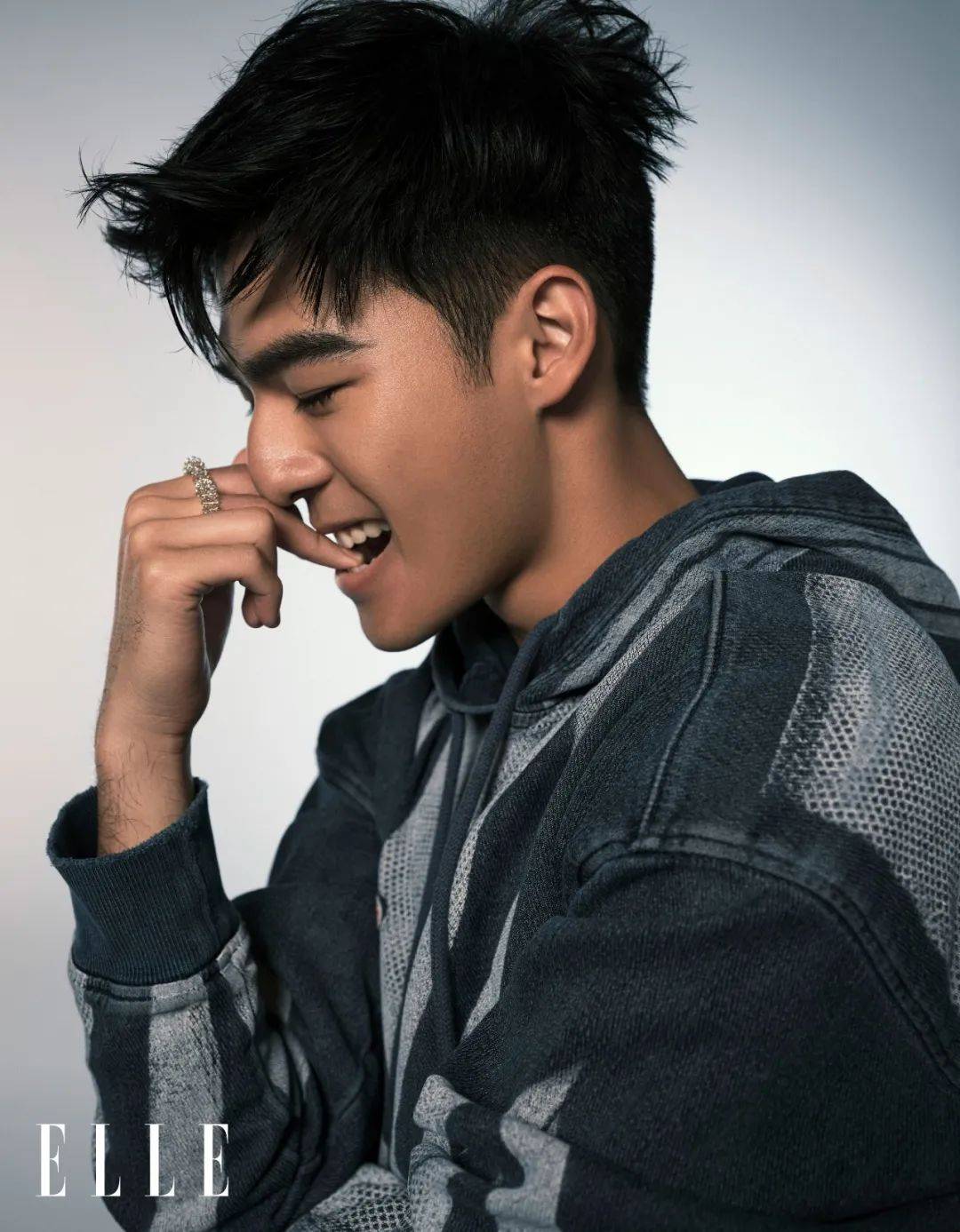 提起陈昊森,我们可能会想到《刻在你心底的名字》中的张家汉,或者《第