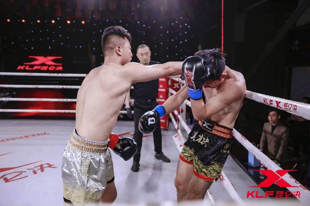1:70kg诸神之战选拔赛四人战 半决赛a梁策 tko胜 郑超no.