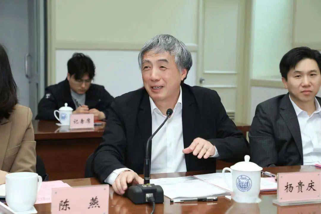 杨贵庆教授动情回顾十年间两周一趟往返上海和黄岩的历历往事,表示