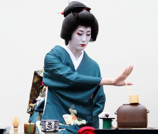 其实日本艺伎以前都是男的…_文化_和服_表演