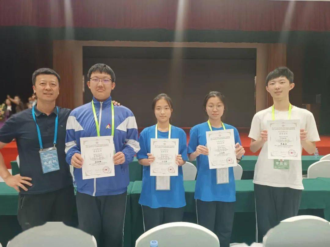 大连市第二十四中学学子在亚太地区信息学比赛中摘金夺银_获奖_同学