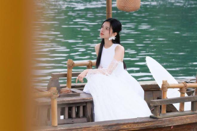 张婧仪新剧《惜花芷》官宣 湖畔呢喃芭莎大片曝光-孕妇可以吃茉莉花么