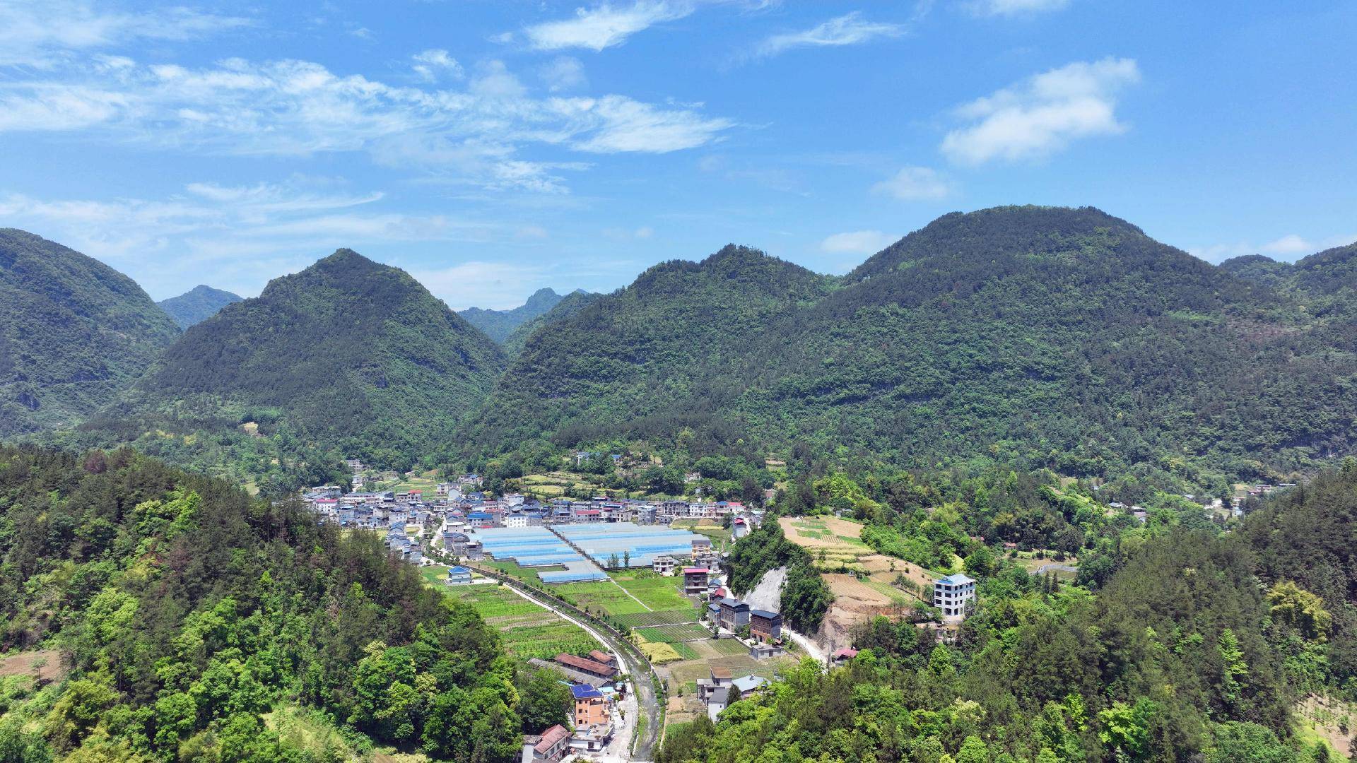 水到渠成 惠及万人 ——建始业州镇寨坡村小沟塘堰引水工程投入使用