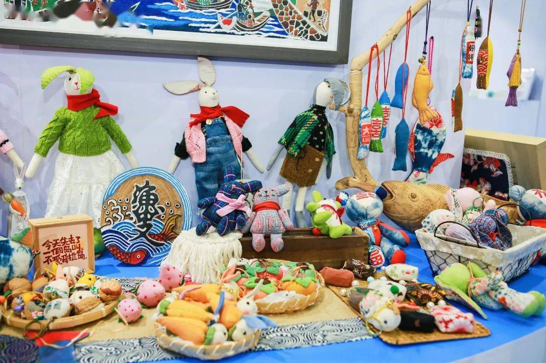 渔叟文化作为舟山特色文创品牌,经常在大小市集看到它,香包,福袋,挂件