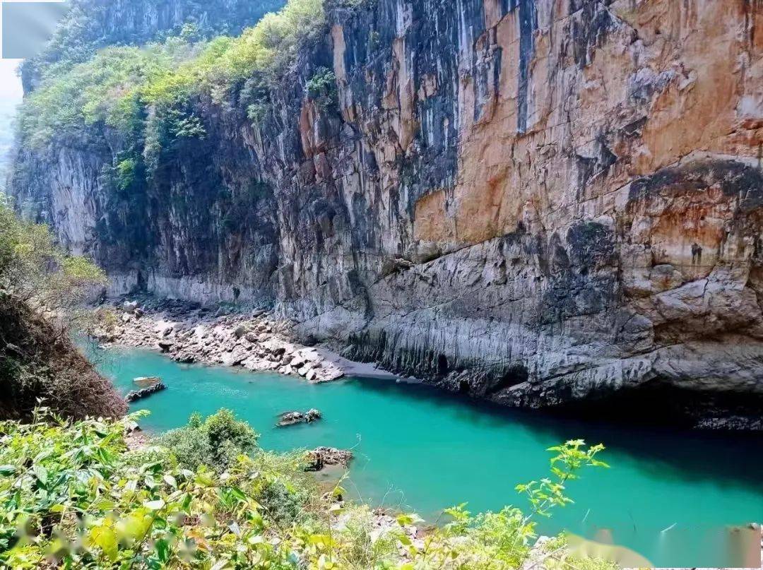 六广河大峡谷位于贵州乌江上游,为修文,息烽,黔西和金沙4县的界河.