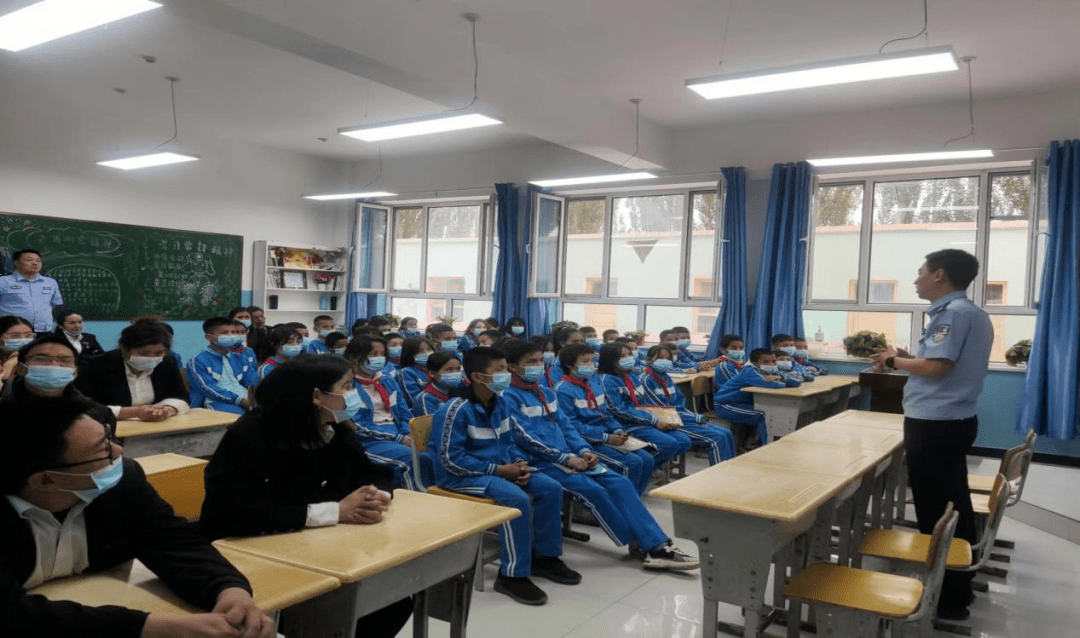 于田县公安局禁毒大队组织开展禁毒宣传进学校活动.