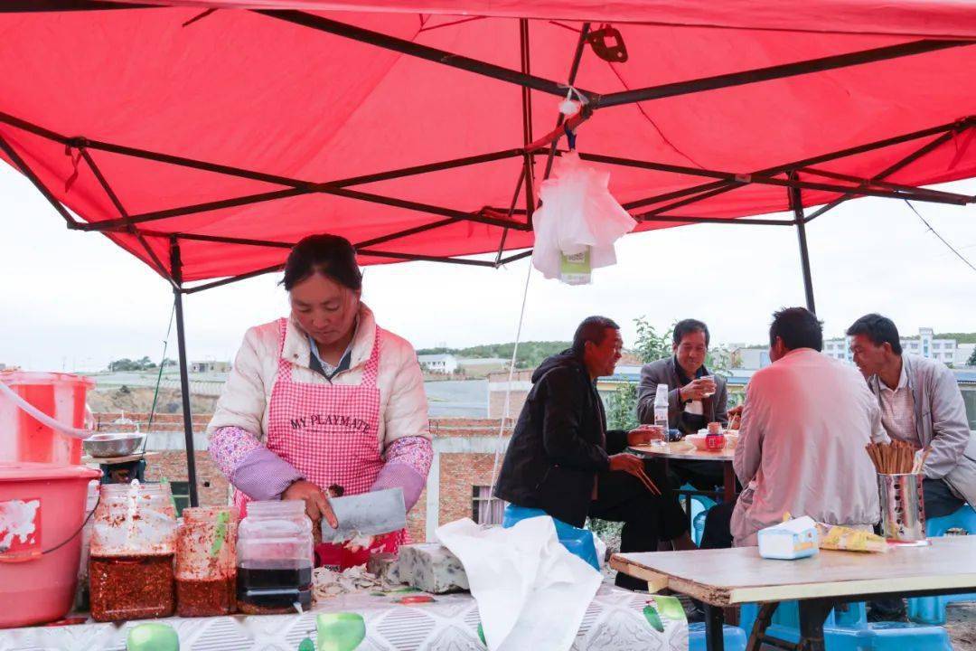 威宁:篮球赛事带"火"地摊经济 体旅融合精彩出圈