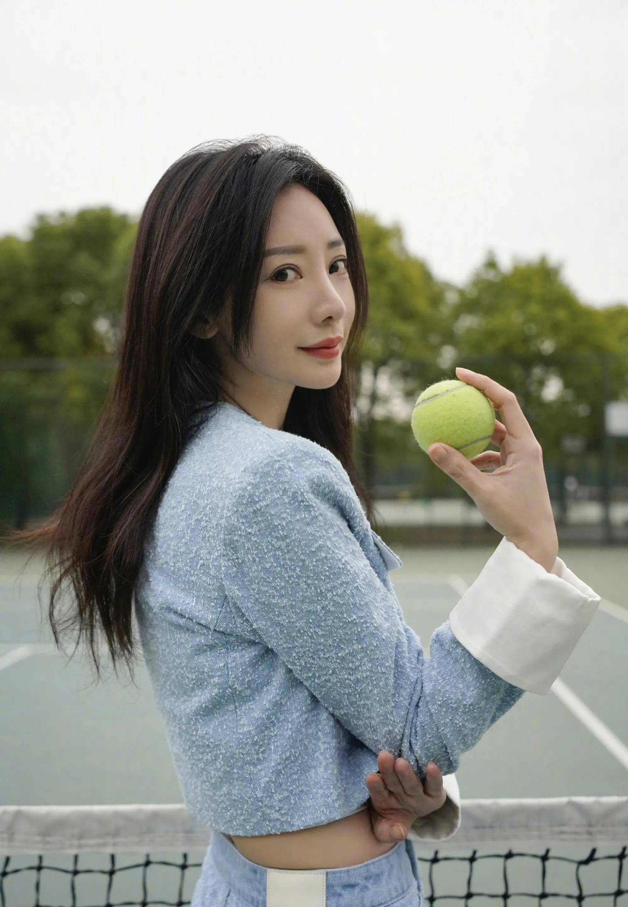 柳岩时尚合集:千娇百媚,风姿绰约