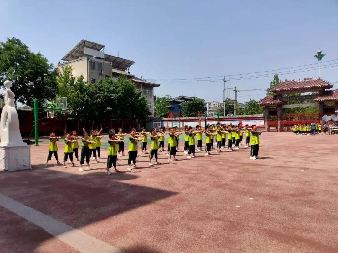 扬武术之魂展少年风姿——阳谷县南街小学举行武术操比赛_工作_进校园
