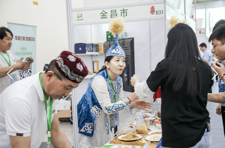 共叙“鲁甘山海情” 特色农产品走进山东展销活动和食品加工产业链招商引资洽谈会举行_甘肃省_农业