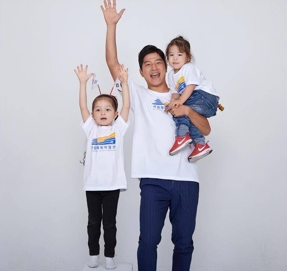 回归家庭照顾患癌妻子,曾效力多特蒙德_朴柱昊_足坛_儿子