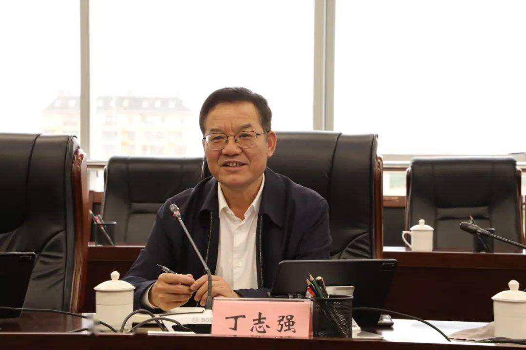 丁志强介绍了河南省能源发展现状,能源规划及外电入豫直流通道建设等