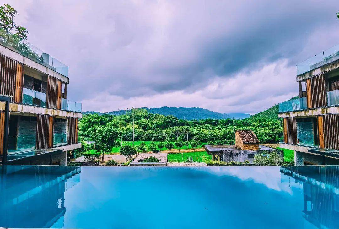 藏在广州增城山中网红绝美民宿,无边泳池,空中玻璃屋丨南方民宿