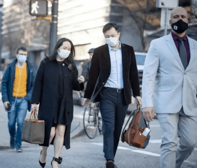 孟晚舟与丈夫前妻,她俩一个模子刻出来的?_刘晓_华为_成都七中