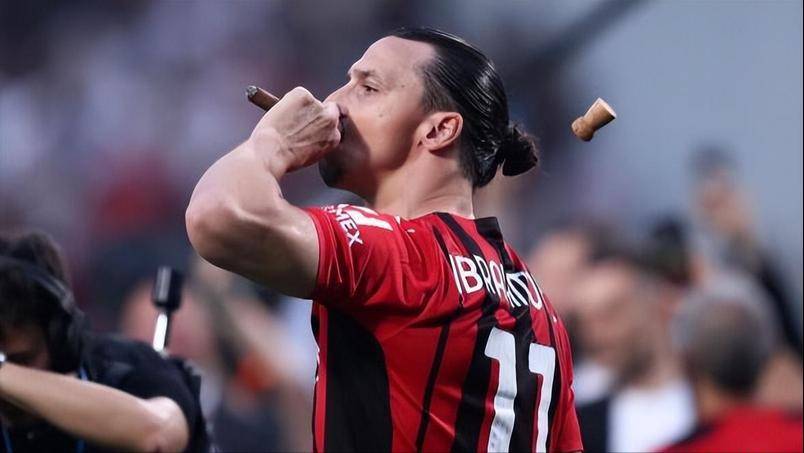 有8块腹肌,大11岁妻子显傲人身材,深情不输梅西_海伦娜_米兰_显得