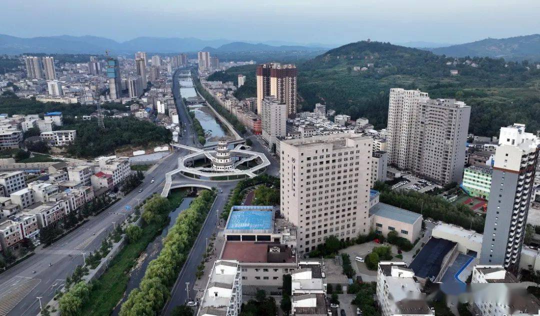 丹凤县,商南县,柞水县,镇安县;通高铁的县区有商州区,山阳县,柞水县