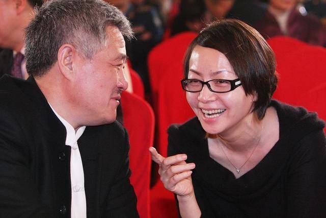 宋丹丹曾吐槽,赵本山不按原来的剧本演,即兴表演,这谁能接住_小品