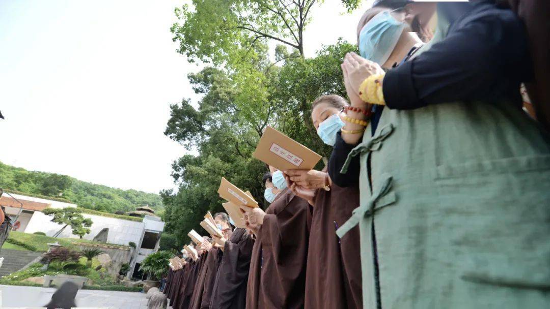 受方丈了证法师委托,监院仁悟法