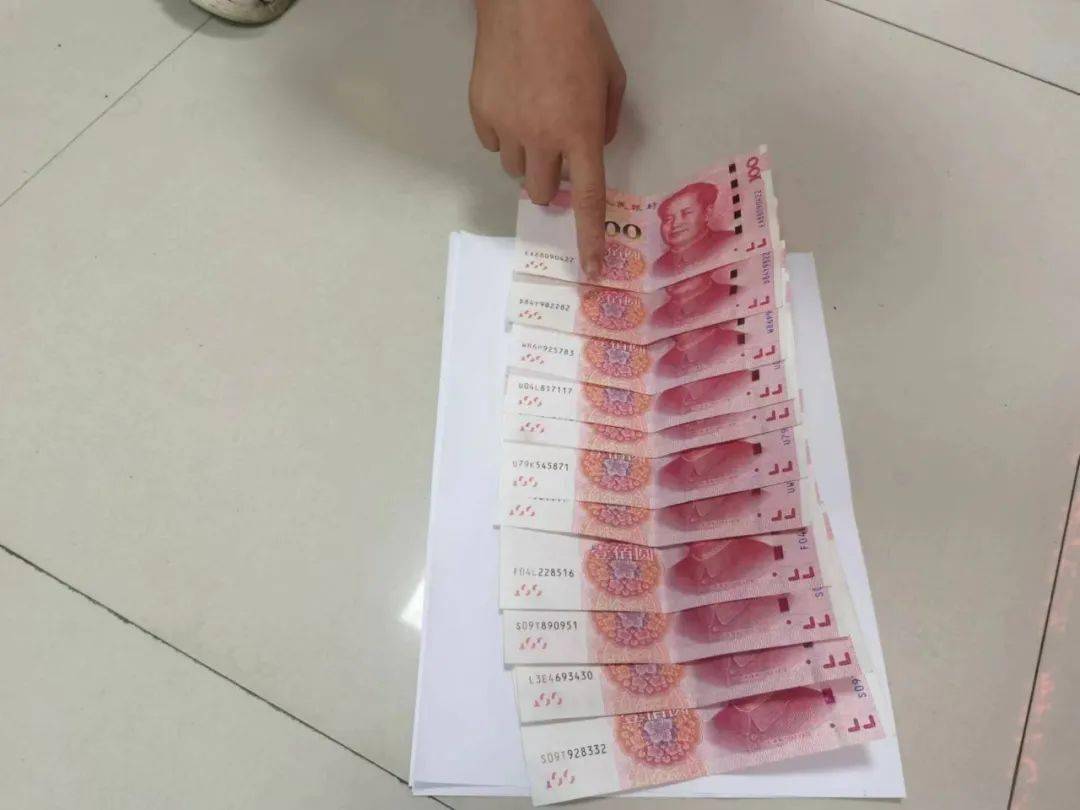 忘了锁车,离开一段时间后猛然想起离车时未关锁且车内放有1100元现金