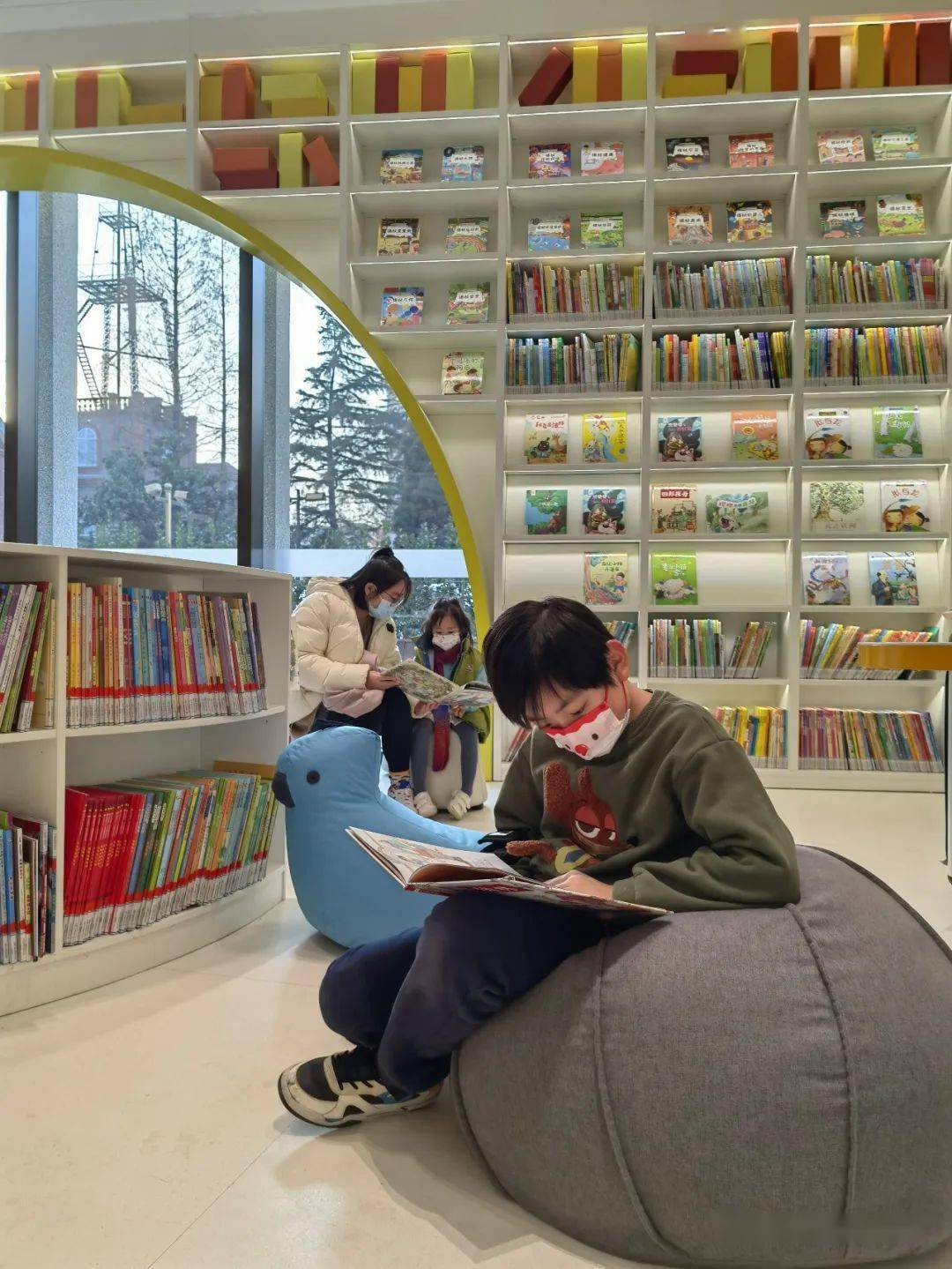 上海又添网红级图书馆,洋气复古!少儿区也太赞了!_空间_徐家汇_建筑