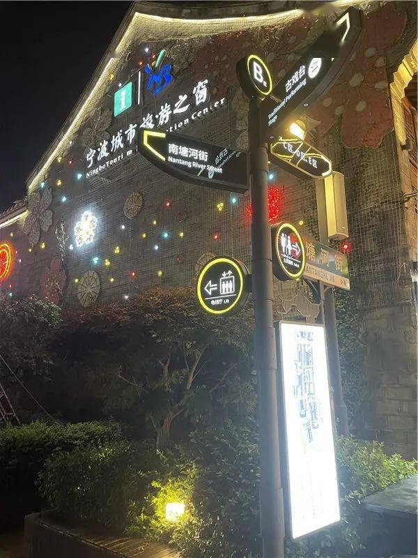 在三江六岸、在各大街区、在夜市、在海鲜排挡……宁波