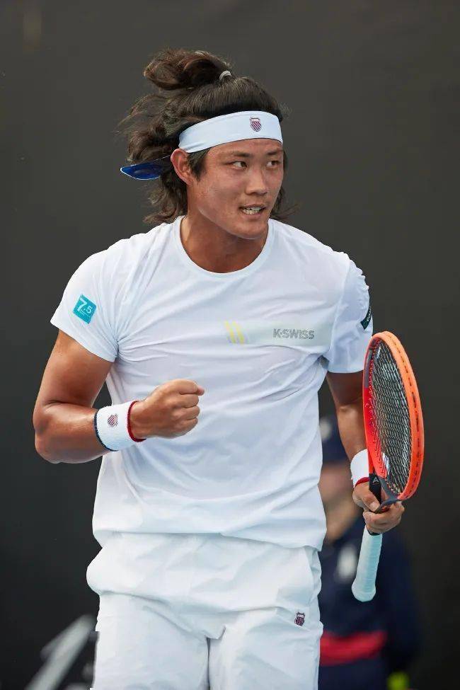 法网-张之臻领先时收退赛礼 夺大满贯正赛首胜_胜利_中国_男单