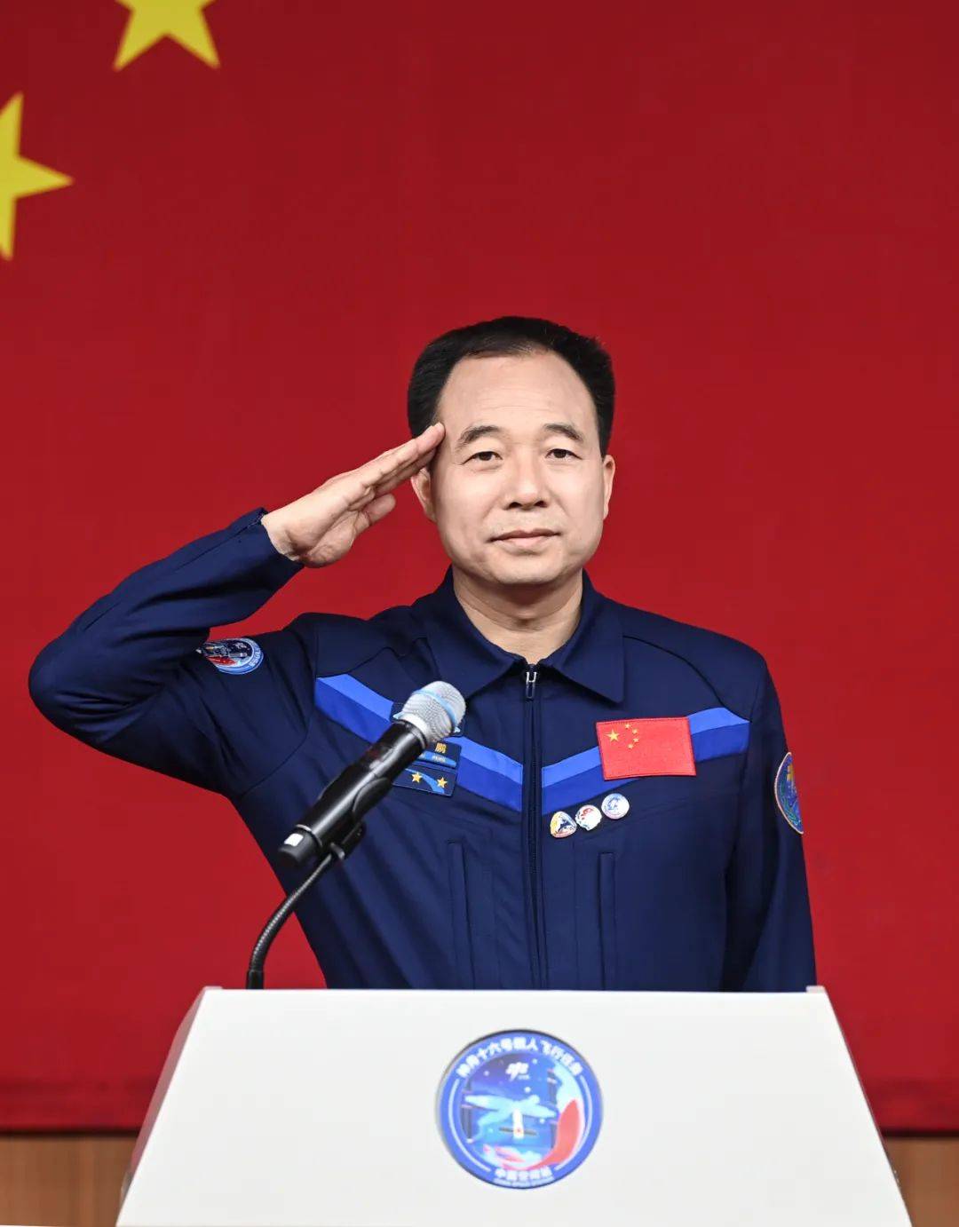 首次包含"航天驾驶员,航天飞行工程师,载荷专家"3种航天员类型;第三批