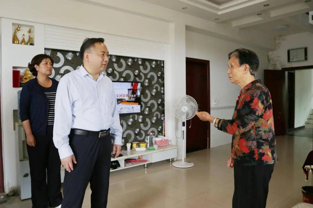 走访南海镇村民市委常委,副市长刘艳参加调研.