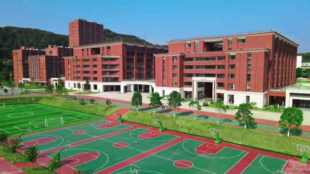 源雅传承广雅百年文脉,践行"务本求实"精神,引进广雅中学的教学模式