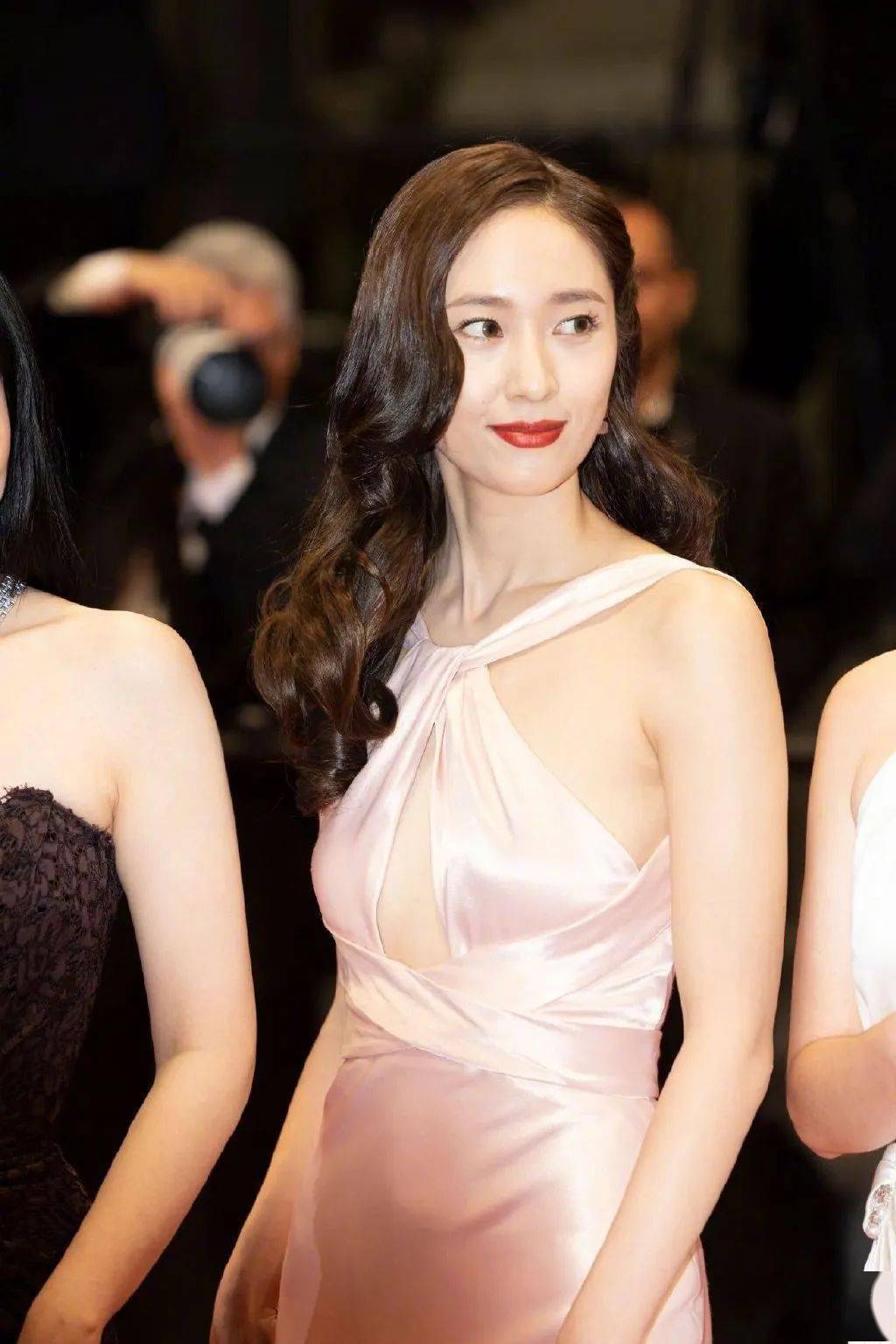 被嘲发福似大妈,现在颜值回春了?_郑秀晶_什么_管理