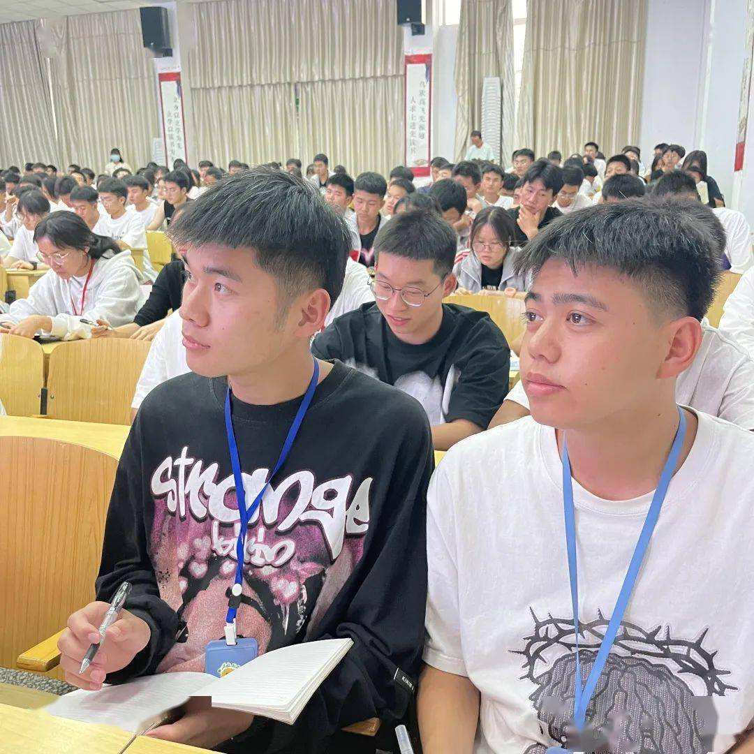 稳驾轻舟 破浪万重 ——泸西县泸源普通高级中学积极开展高三备考心理