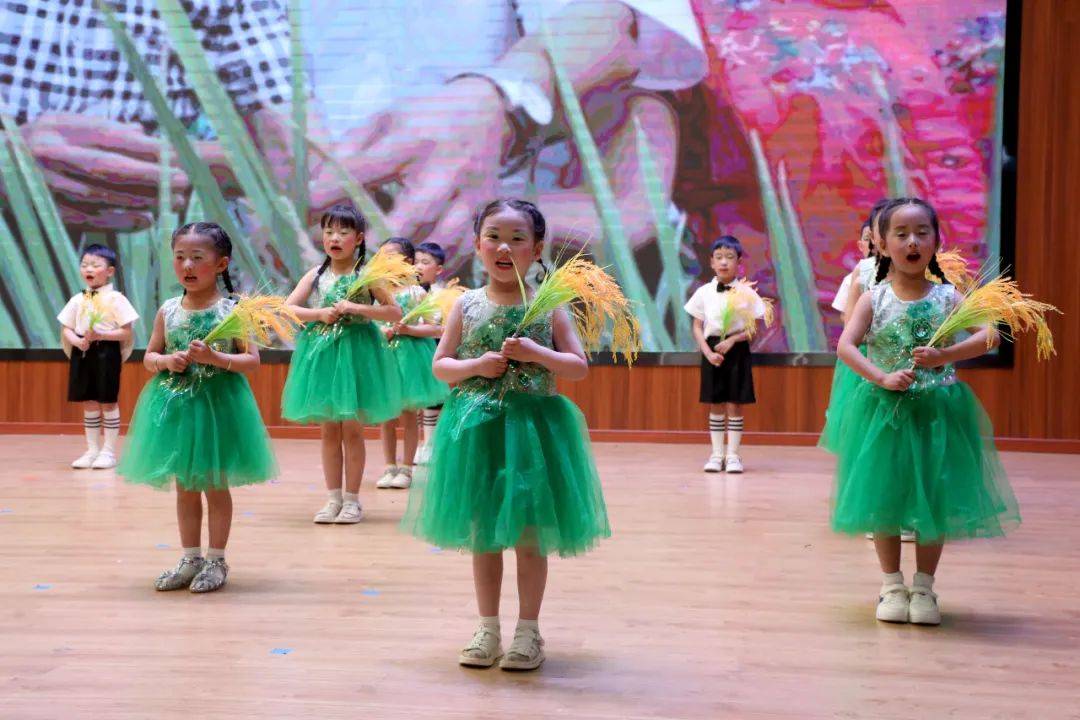 上视频!欢迎来看我们的"六一汇演"_城南镇_中国_幼儿园